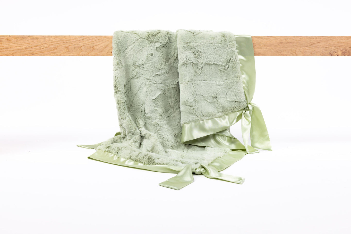 Sweet Pea Knotty Blankie