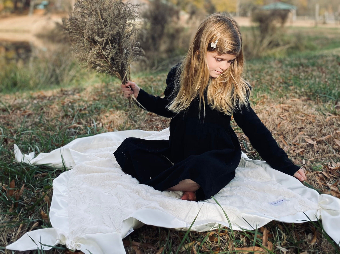 Baby's Breath Knotty Blankie