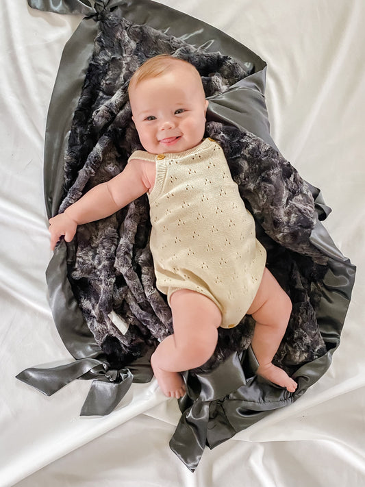 Dappled Charcoal Knotty Blankie