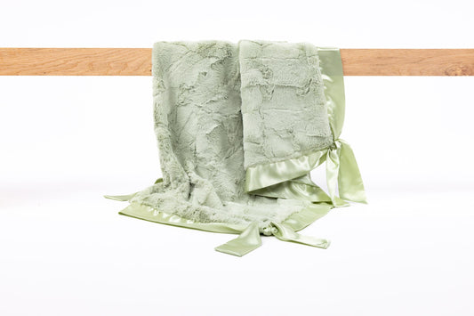 Sweet Pea Knotty Blankie